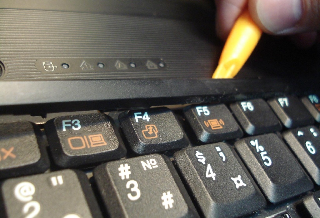 Как заменить клавиатуру на HP Pavilion G7-2275DX?
